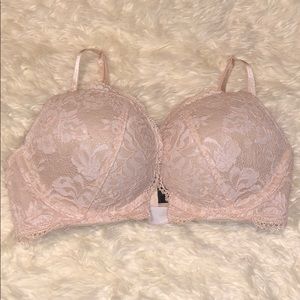 Victoria’s Secret Pale Pink Lace Bra SZ 32D